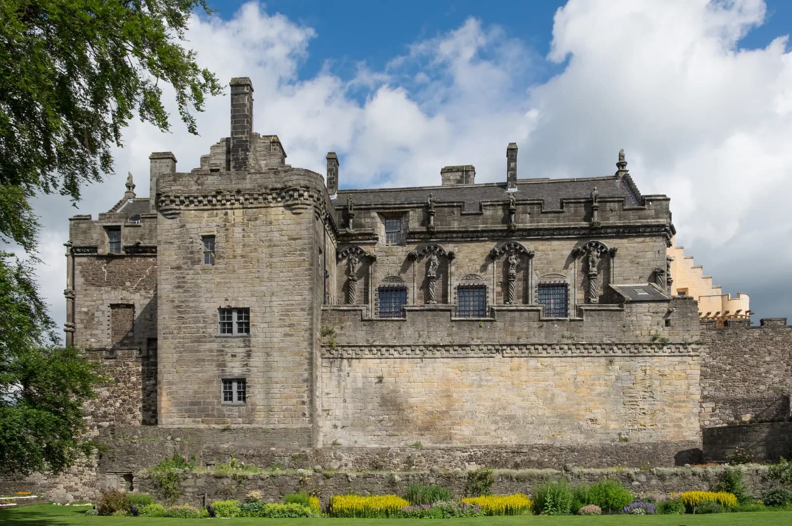 The Fortress That Held Scotland: Inside Stirling Castle's Thousand-Year Reign as a Royal Stronghold
